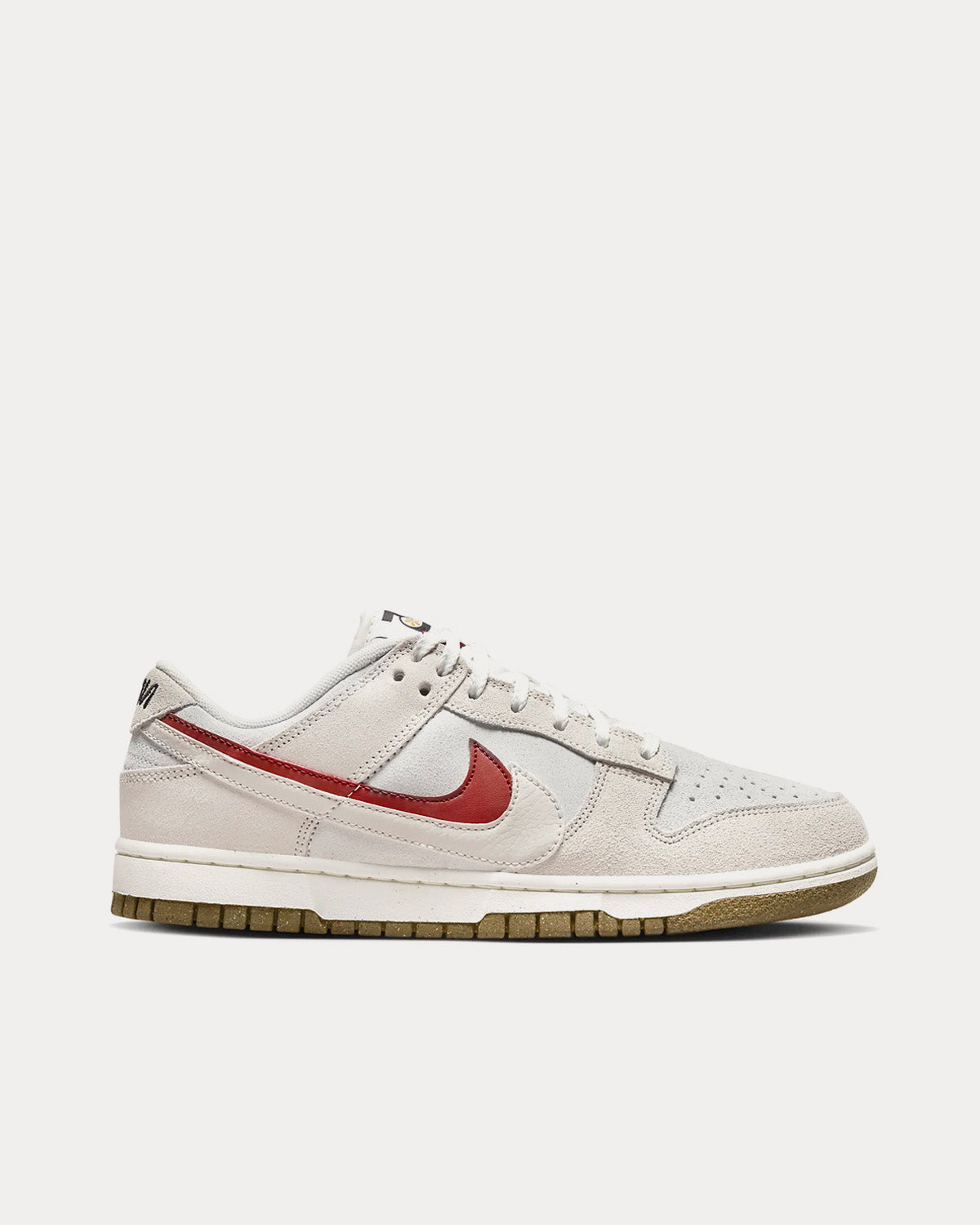 Nike Women's Dunk Low SE Summit White / Cinnabar / Off-Noir