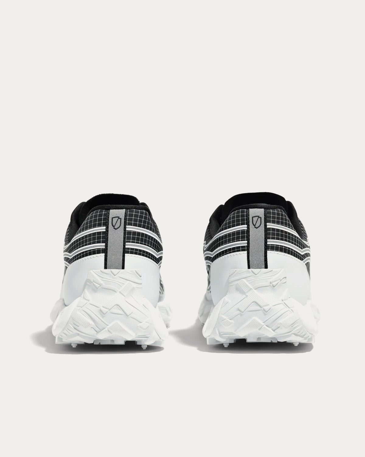 Norda - 002 Black / White Running Shoes