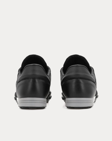 S0202 Black Low Top Sneakers